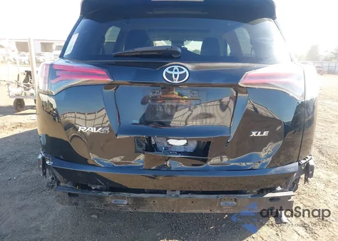 2018 Toyota Rav4 Xle z USA, uszkodzony, nr VIN 2T3WFREV5JW444540